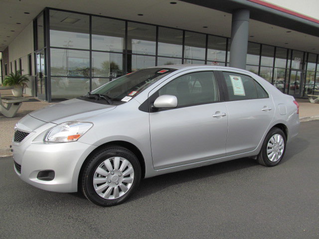 Toyota Yaris Base Unspecified