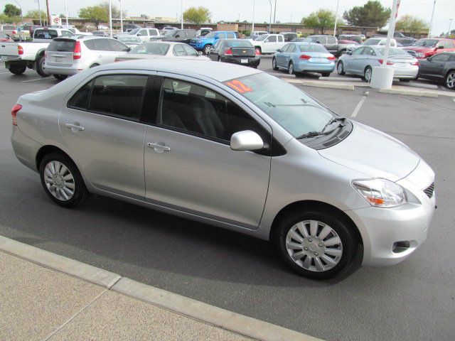 Toyota Yaris 2012 photo 2