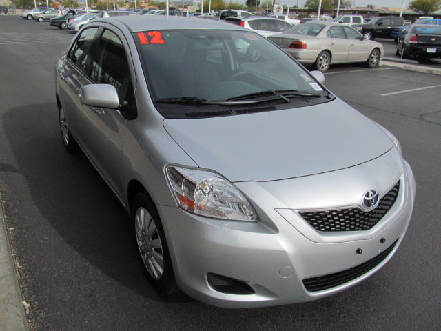 Toyota Yaris 2012 photo 3