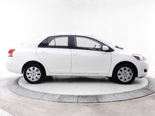 Toyota Yaris 2012 photo 4