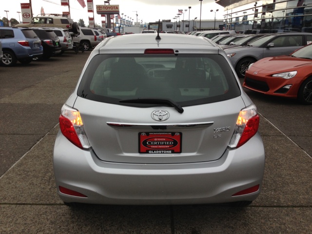 Toyota Yaris 2012 photo 3