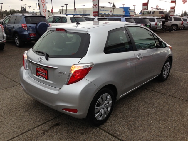 Toyota Yaris 2012 photo 5