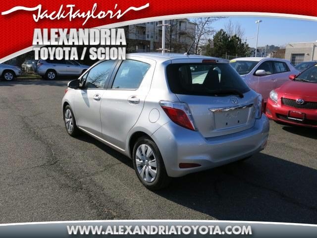 Toyota Yaris 2012 photo 1