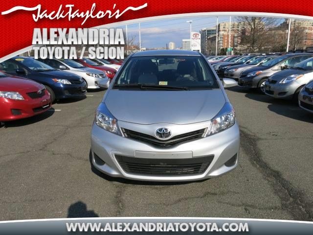 Toyota Yaris 2012 photo 2