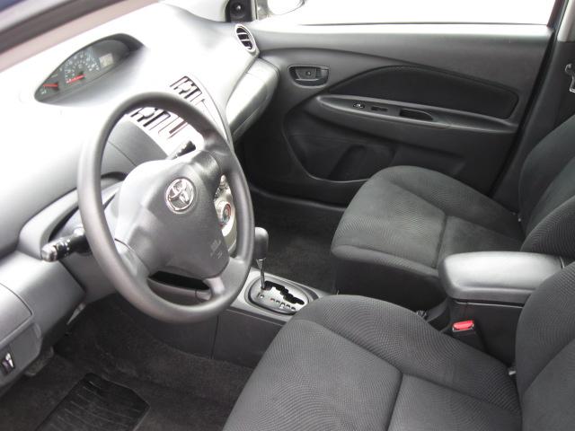 Toyota Yaris 2012 photo 2