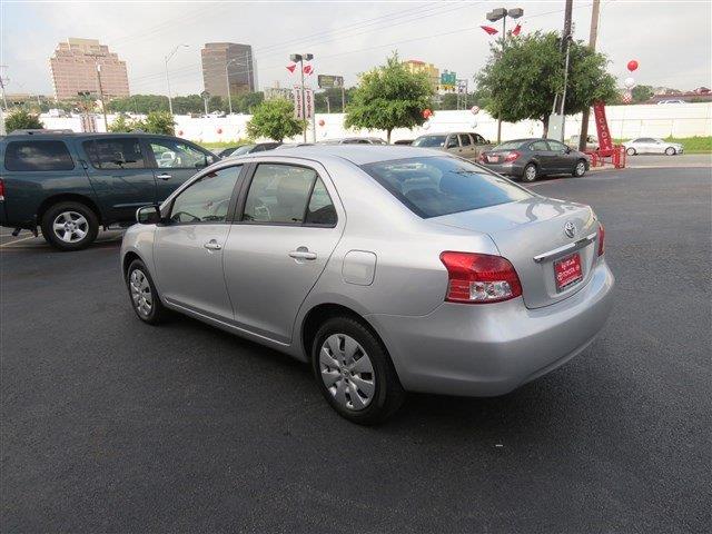 Toyota Yaris Allroad AWD Sedan