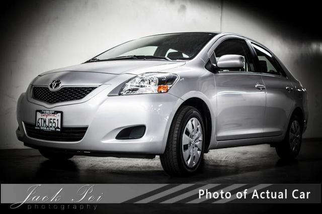 Toyota Yaris 2012 photo 0