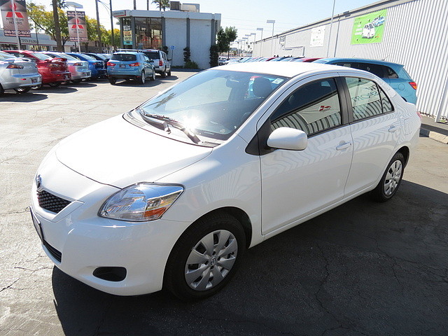 Toyota Yaris 2012 photo 4