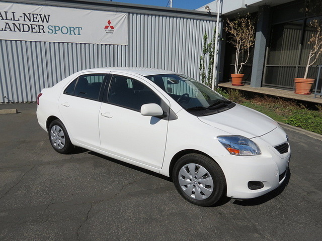 Toyota Yaris 2012 photo 5