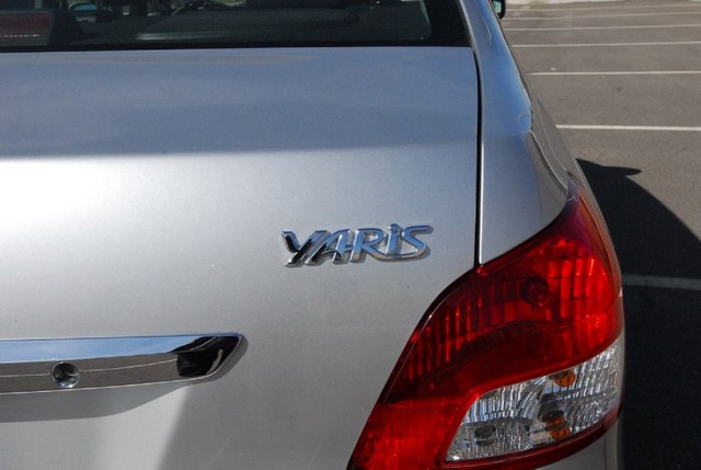 Toyota Yaris 2012 photo 3