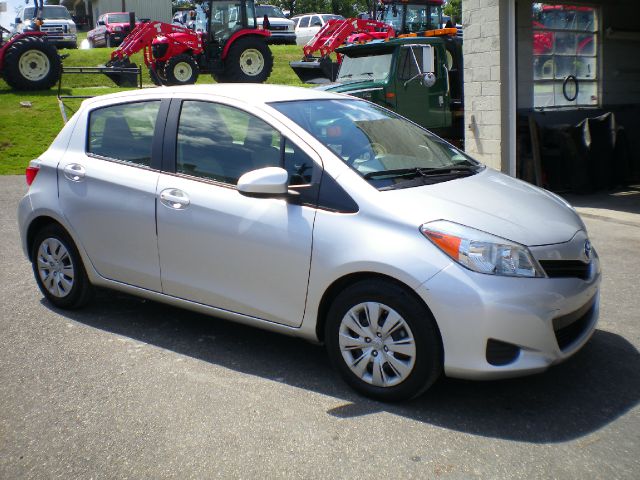 Toyota Yaris 2012 photo 1