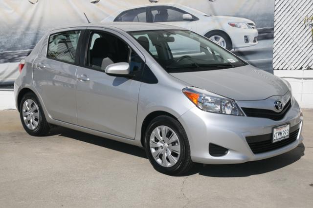 Toyota Yaris 2012 photo 3