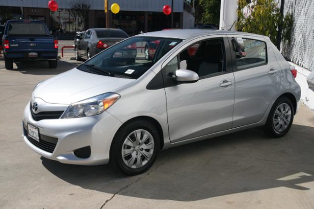 Toyota Yaris 2012 photo 4