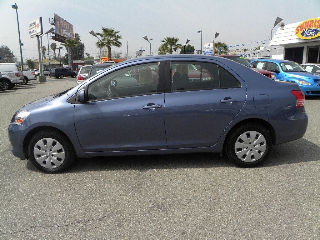 Toyota Yaris 2012 photo 4