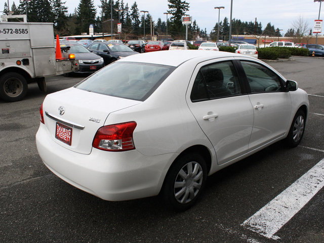 Toyota Yaris 2012 photo 4