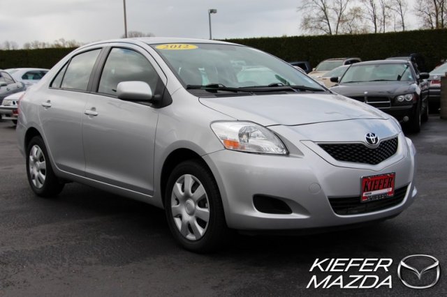 Toyota Yaris 2012 photo 1