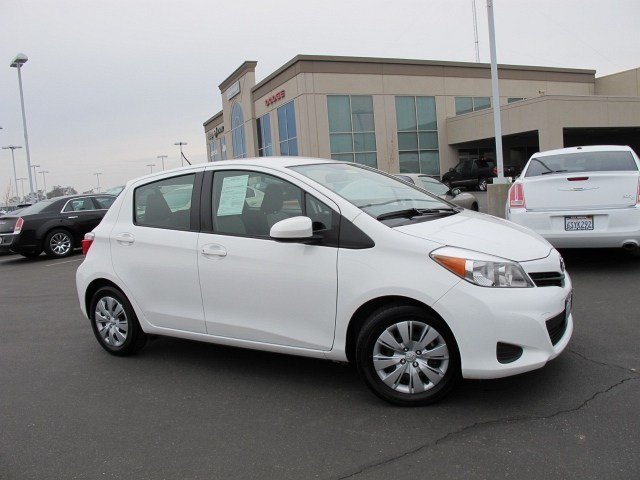 Toyota Yaris 2012 photo 1