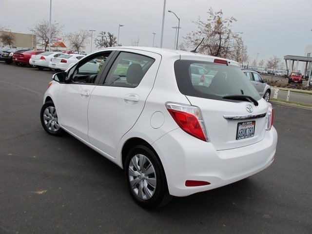 Toyota Yaris 2012 photo 2