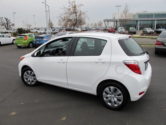 Toyota Yaris 2012 photo 3