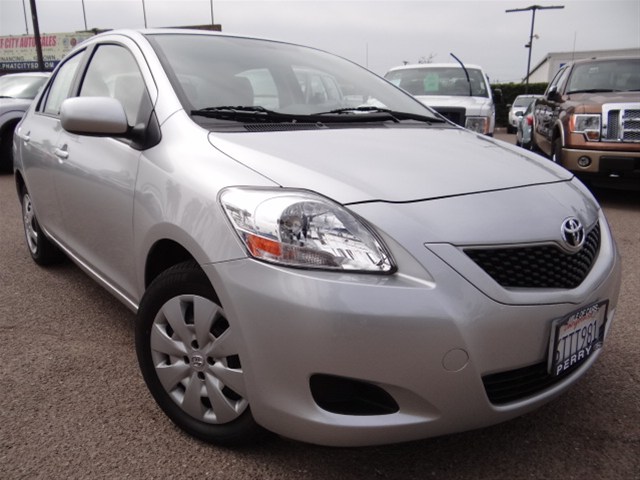 Toyota Yaris Base Unspecified