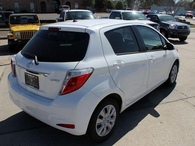 Toyota Yaris 2012 photo 3