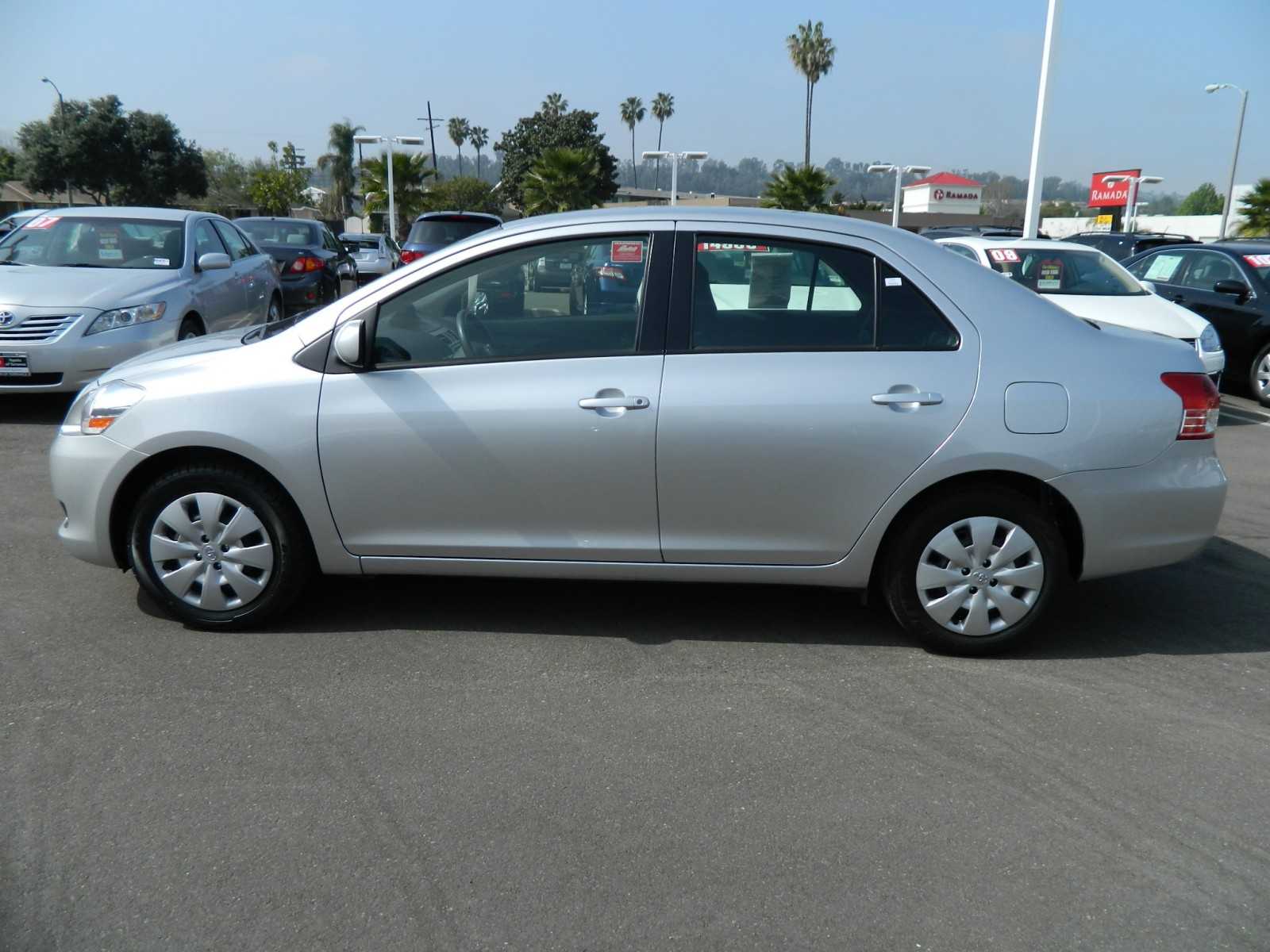 Toyota Yaris 2012 photo 2