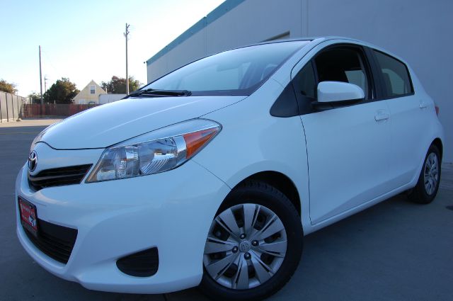 Toyota Yaris 2012 photo 2