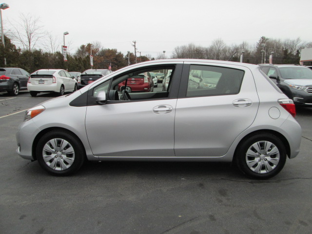 Toyota Yaris 2012 photo 3