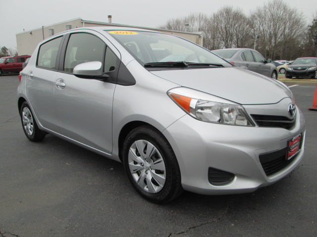 Toyota Yaris 2012 photo 4