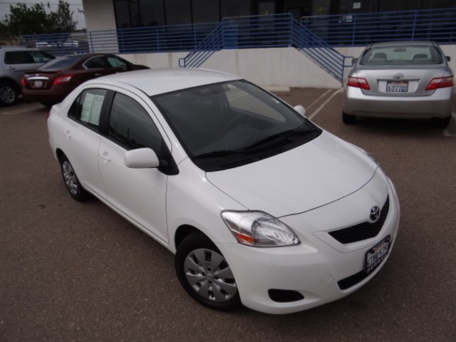 Toyota Yaris 2012 photo 3