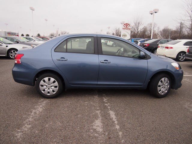 Toyota Yaris 2012 photo 2