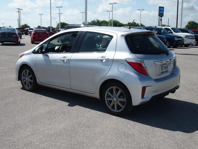 Toyota Yaris 2012 photo 1