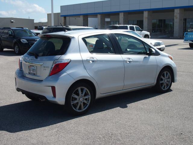 Toyota Yaris 2012 photo 3