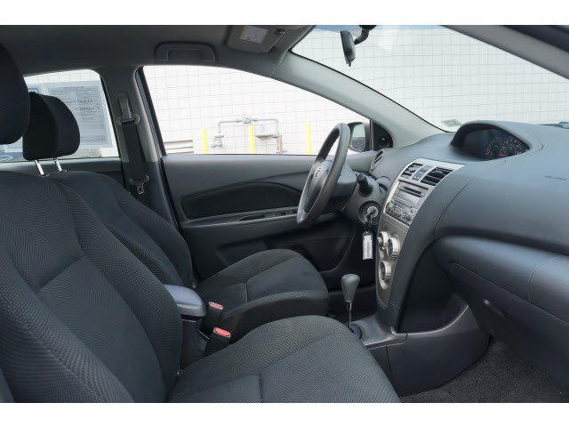 Toyota Yaris 2012 photo 4