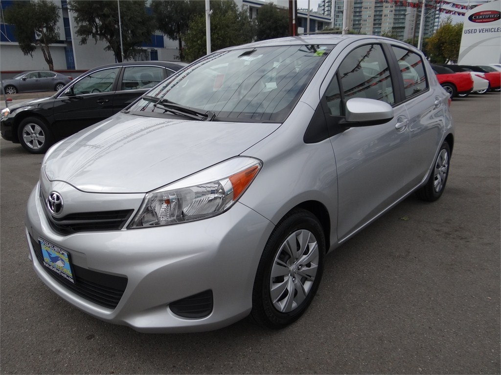 Toyota Yaris 2012 photo 4