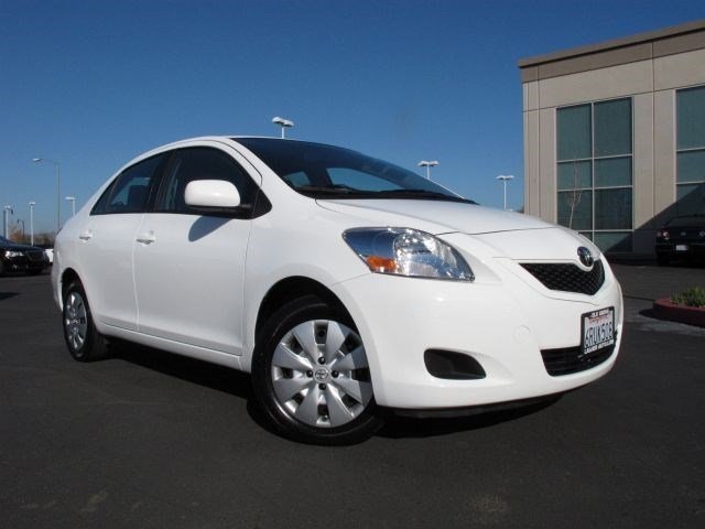 Toyota Yaris 2012 photo 2