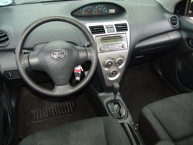 Toyota Yaris 2012 photo 13