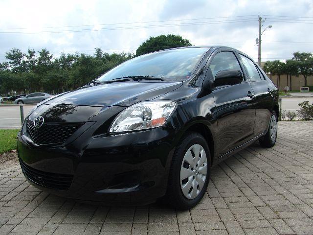 Toyota Yaris 2012 photo 17