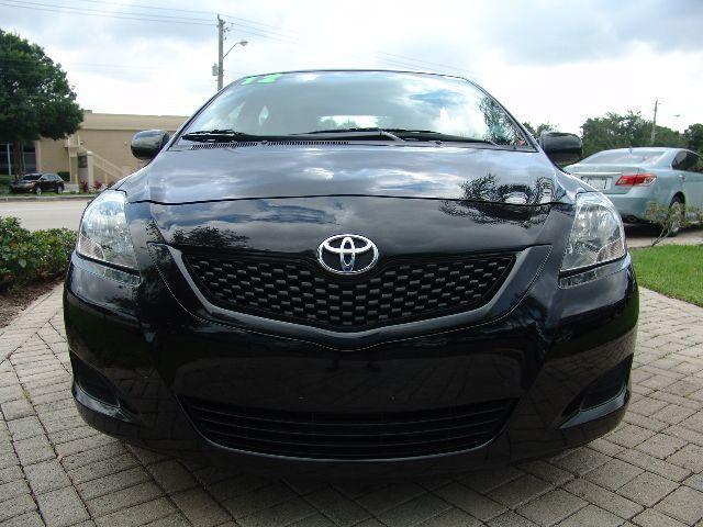 Toyota Yaris 2012 photo 5