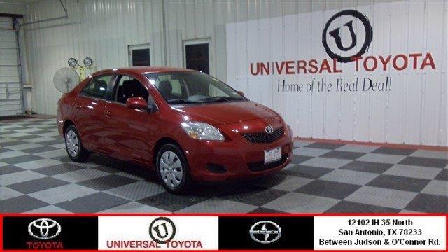 Toyota Yaris 2012 photo 2