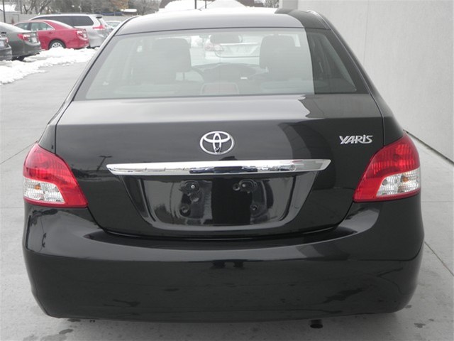 Toyota Yaris Base Unspecified