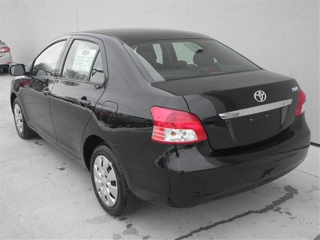 Toyota Yaris 2012 photo 1