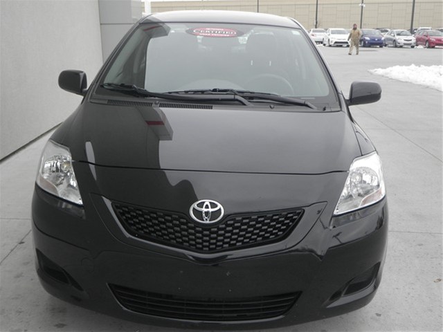 Toyota Yaris 2012 photo 3