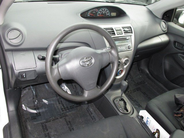 Toyota Yaris 2012 photo 5