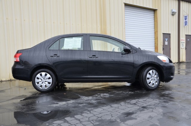 Toyota Yaris 2012 photo 1