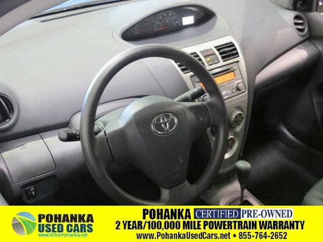 Toyota Yaris 2012 photo 2