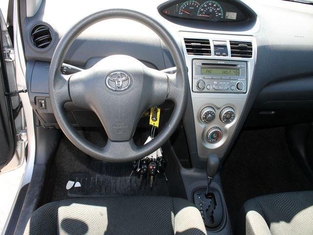 Toyota Yaris Base Unspecified