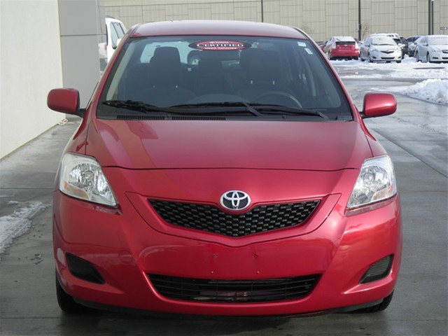 Toyota Yaris Base Unspecified