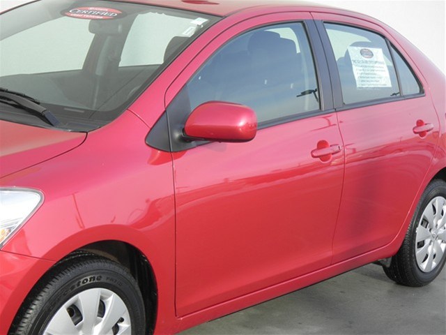 Toyota Yaris 2012 photo 1