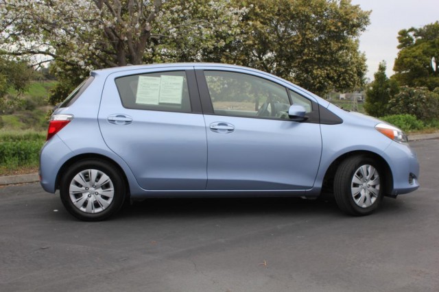 Toyota Yaris 2012 photo 2